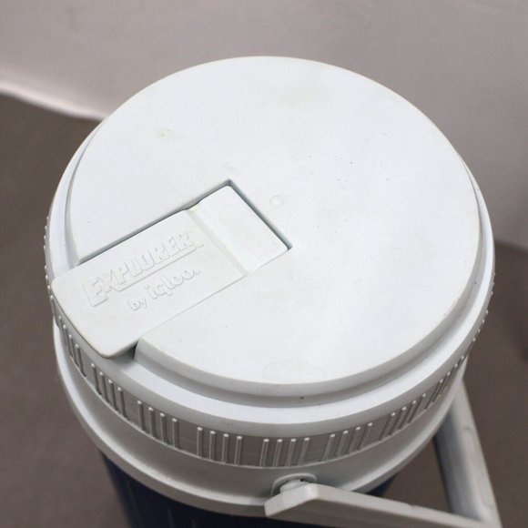 Igloo Dining Vintage Igloo 2 Gallon Blue Thermos Beverage Cooler